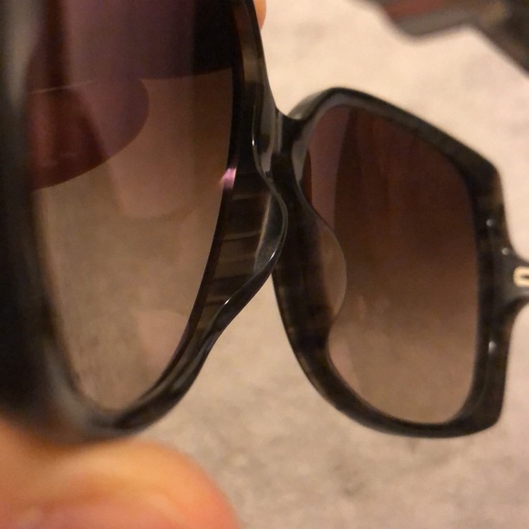 CHANEL brand new sunglasses - Picture 8 of 8